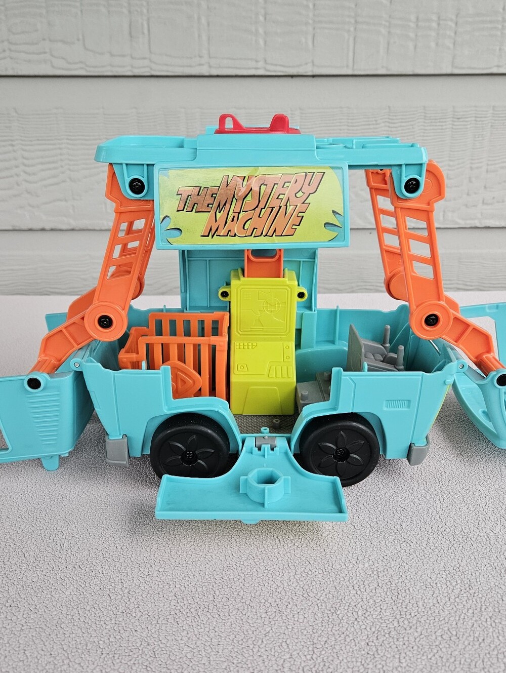 Fisher Price Imaginext 2018 Scooby-Doo Transforming Mystery Machine Fred - Picture 8 of 10